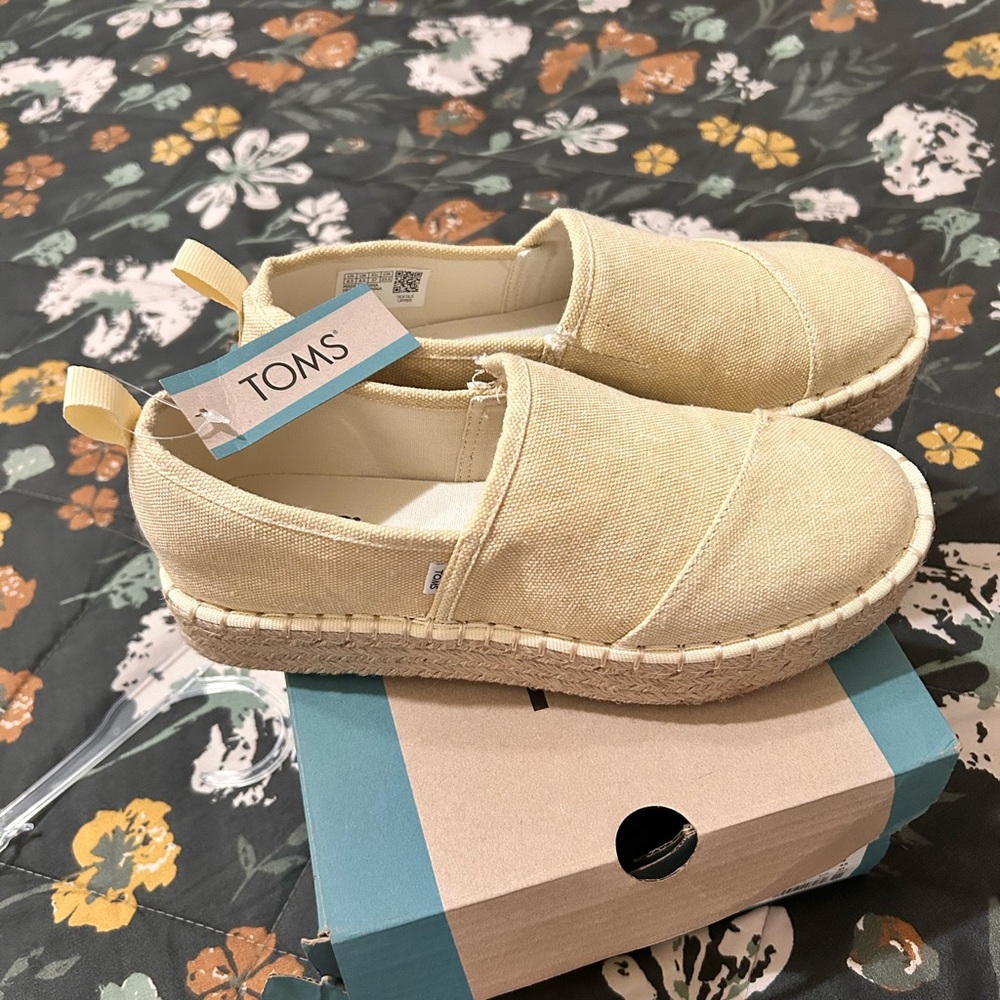 Women’s Tom’s espadrilles 6.5